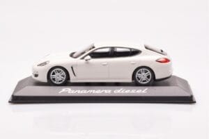 Porsche Panamera 970 Diesel Carrara Biały Minichamps 1:43 WAP0200090C Metal