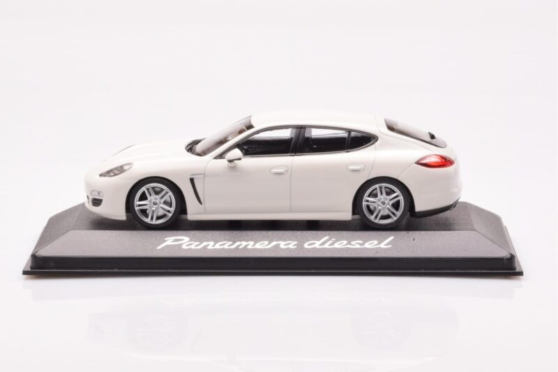 Porsche Panamera 970 Diesel Carrara Biały Minichamps 1:43 WAP0200090C Metal
