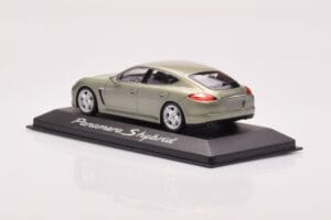 Porsche Panamera 970 S Hybrid Critall Zielony Minichamps 1:43 WAP0205010A Metal — zdjęcie 3 z 4