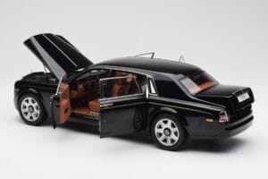 Rolls-Royce Phantom VII EWB Diamond Czarny Kyosho 1:18 08841DBK2 Metal — zdjęcie 5 z 8