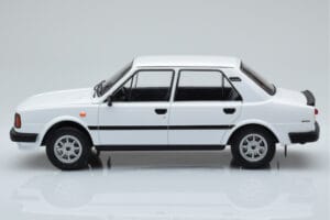 Skoda 130 L Biały IXO 1:18 18CMC158 Metal — zdjęcie 3 z 6