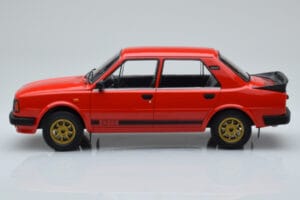 Skoda 130 LR Czerwony IXO 1:18 18CMC159 Metal — zdjęcie 3 z 6