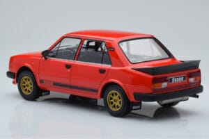Skoda 130 LR Czerwony IXO 1:18 18CMC159 Metal — zdjęcie 5 z 6