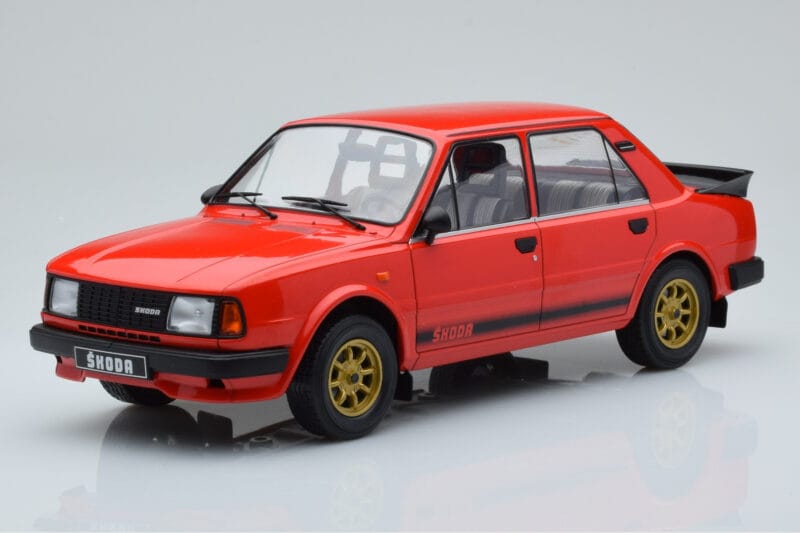 Skoda 130 LR Czerwony IXO 1:18 18CMC159 Metal