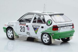 Skoda Felicia #20 S. Blomqvist / B. Cederberg Rally RAC Lombard 1995 IXO 1:18 18RMC147 Metal — zdjęcie 5 z 6