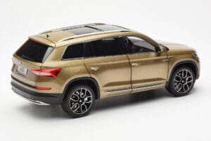 Skoda Kodiaq Złoty FAW 1:18 ZSX000001GOL Metal — zdjęcie 3 z 8
