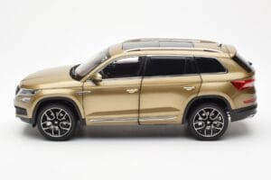 Skoda Kodiaq Złoty FAW 1:18 ZSX000001GOL Metal — zdjęcie 4 z 8