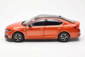 Skoda Octavia Pro Pomarańczowy FAW 1:18 ZMR000006ORA Metal — zdjęcie 4 z 8