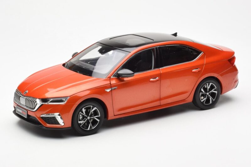 Skoda Octavia Pro Pomarańczowy FAW 1:18 ZMR000006ORA Metal