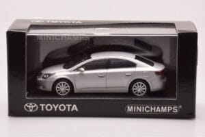 Toyota Avensis T270 Srebrny Minichamps 1:43 403166903 Metal — zdjęcie 4 z 4