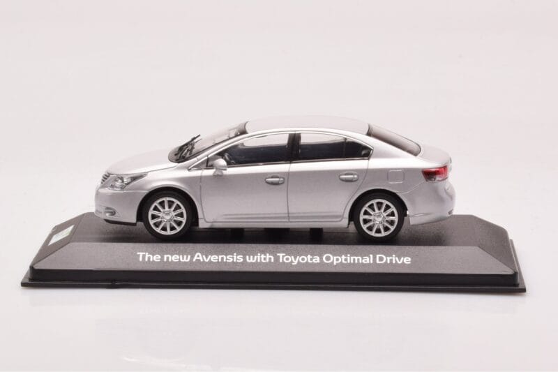 Toyota Avensis T270 Srebrny Minichamps 1:43 403166903 Metal