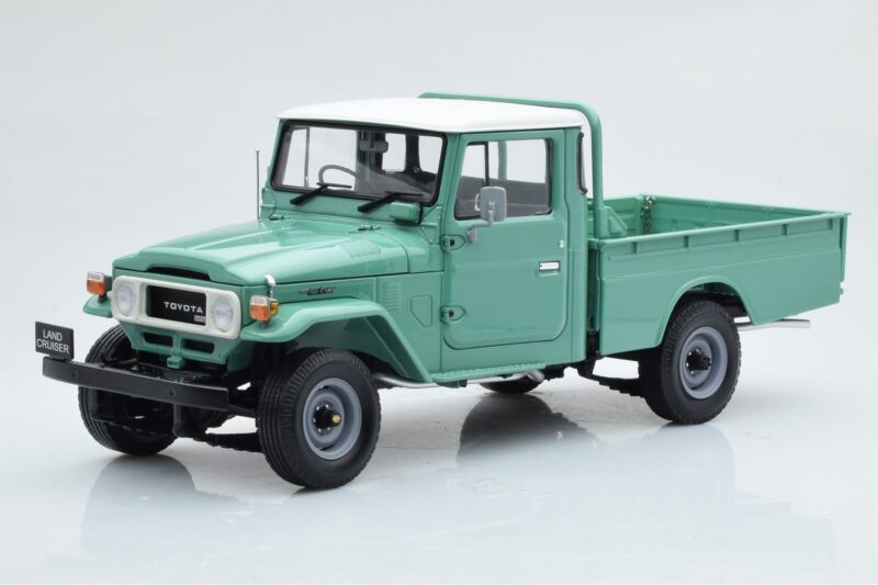 Toyota Land Cruiser 40 4x4 Pickup Zielony Kyosho 1:18 08958FG Metal