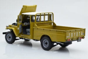 Toyota Land Cruiser 40 4x4 Pickup Oliwkowy Kyosho 1:18 08958K Metal — zdjęcie 3 z 8