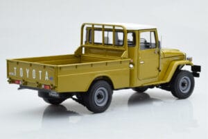 Toyota Land Cruiser 40 4x4 Pickup Oliwkowy Kyosho 1:18 08958K Metal — zdjęcie 4 z 8