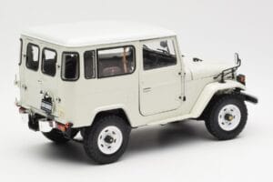 Toyota Land Cruiser FJ40 Van Biały Kyosho 1:18 08971W Metal — zdjęcie 3 z 8