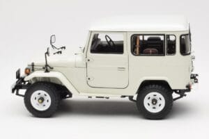 Toyota Land Cruiser FJ40 Van Biały Kyosho 1:18 08971W Metal — zdjęcie 4 z 8