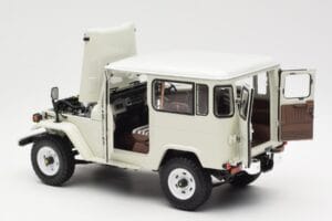 Toyota Land Cruiser FJ40 Van Biały Kyosho 1:18 08971W Metal — zdjęcie 5 z 8
