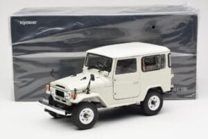 Toyota Land Cruiser FJ40 Van Biały Kyosho 1:18 08971W Metal — zdjęcie 8 z 8