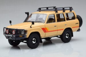 Toyota Land Cruiser 60 Beżowy Z Opcjonalnymi Częściami Kyosho 1:18 08956XBE Metal