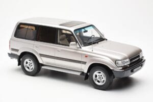 Toyota Land Cruiser HDJ80 Beżowy Metalic Otto 1:18 OT438 Żywica — zdjęcie 4 z 6
