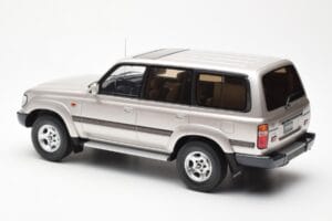 Toyota Land Cruiser HDJ80 Beżowy Metalic Otto 1:18 OT438 Żywica — zdjęcie 5 z 6