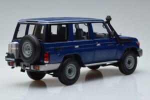 Toyota Land Cruiser J76 Niebieski Almost Real 1:18 870101 Metal — zdjęcie 3 z 7