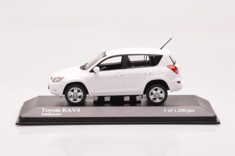 Toyota RAV4 XA30 Biały Minichamps 1:43 Toyota RAV4 XA30 Biały Minichamps 1:43 400166571 Metal