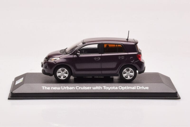 Toyota Urban Cruiser Fioletowy Metaliczny Minichamps 1:43 403166963 Metal