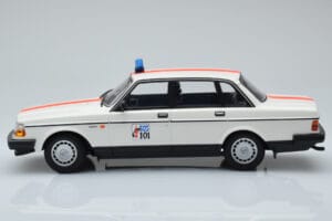 Volvo 240 GL Policja Belgia Minichamps 1:18 155171492 Metal — zdjęcie 3 z 6