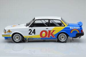Volvo 240 Turbo Beckers #24 P.G. Andersson Nurburgring 1985 IXO 1:18 18RMC105A Metal — zdjęcie 3 z 6