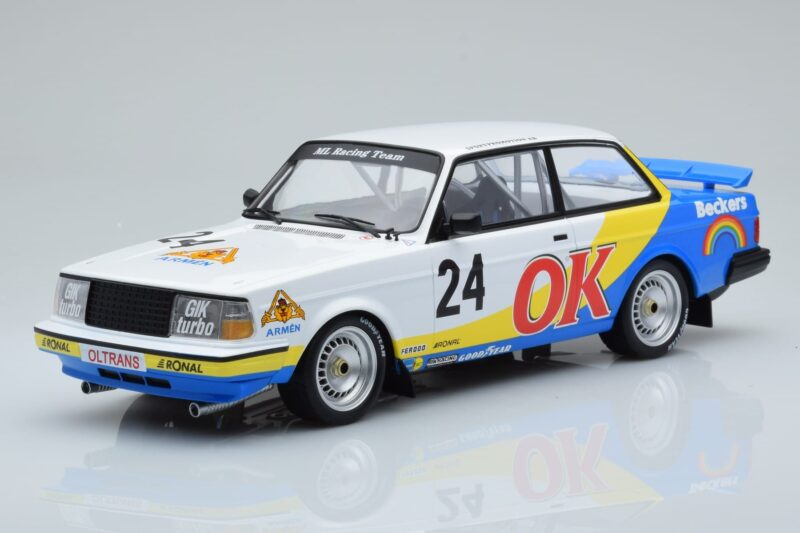 Volvo 240 Turbo Beckers #24 P.G. Andersson Nurburgring 1985 IXO 1:18 18RMC105A Metal