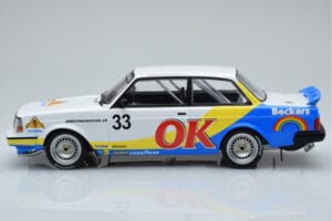 Volvo 240 Turbo Beckers #33 Andersson / Petersson / Linder ETCC Zolder 1985 IXO 1:18 18RMC105B Metal — zdjęcie 3 z 6