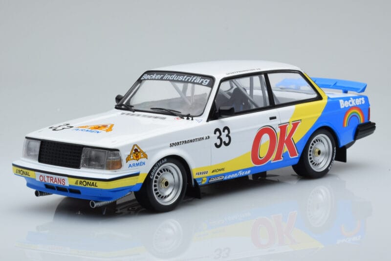 Volvo 240 Turbo Beckers #33 Andersson / Petersson / Linder ETCC Zolder 1985 IXO 1:18 18RMC105B Metal