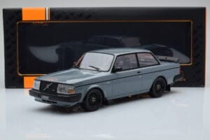 Volvo 240 Turbo Szary IXO 1:18 18CMC089 Metal — zdjęcie 6 z 6