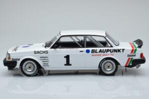 Volvo 240 Turbo IPS Racing Blaupunkt #1 P. Stureson DTM Zolder 1986 IXO 1:18 18RMC106 Metal — zdjęcie 3 z 6