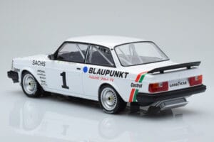 Volvo 240 Turbo IPS Racing Blaupunkt #1 P. Stureson DTM Zolder 1986 IXO 1:18 18RMC106 Metal — zdjęcie 5 z 6