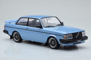 Volvo 240 Turbo Jasnoniebieski IXO 1:18 18MCC090 Metal — zdjęcie 4 z 6