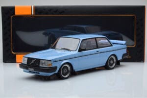 Volvo 240 Turbo Jasnoniebieski IXO 1:18 18MCC090 Metal — zdjęcie 6 z 6