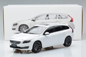 Volvo V60 D3 Crystal Biały FAW 1:18 9430840 Metal — zdjęcie 7 z 7