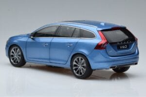 Volvo V60 D3 Power Niebieski FAW 1:18 9430839 Metal — zdjęcie 6 z 7
