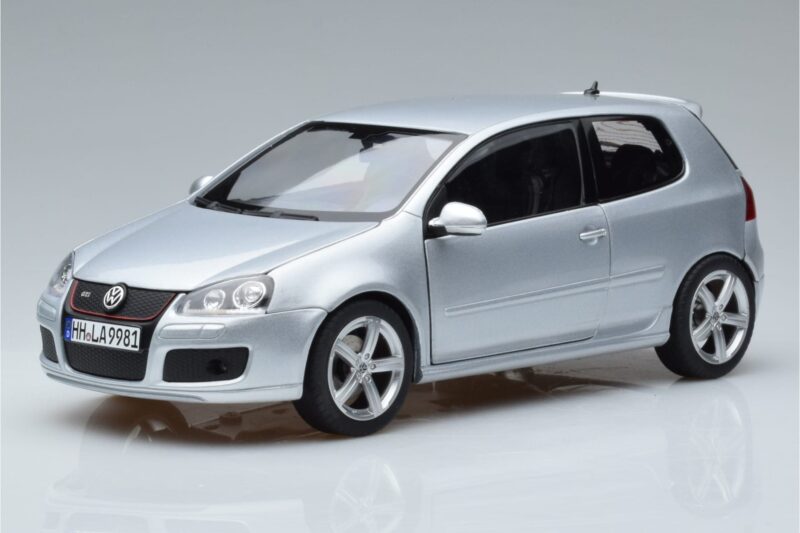 Volkswagen Golf GTI Mk5 Pirelli Edition Srebrny Norev 1:18 188425 Metal