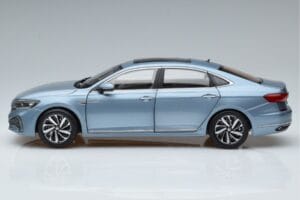 Volkswagen Passat B8 Niebieski FAW 1:18 ZVF000003A Metal — zdjęcie 4 z 7