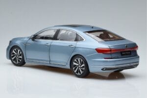Volkswagen Passat B8 Niebieski FAW 1:18 ZVF000003A Metal — zdjęcie 6 z 7