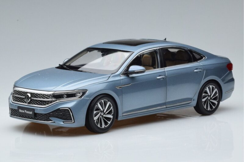 Volkswagen Passat B8 Niebieski FAW 1:18 ZVF000003A Metal