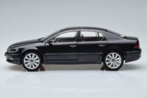 Volkswagen Phaeton V6 Mazeppa Szary Kyosho 1:18 08831MBK Metal — zdjęcie 5 z 9