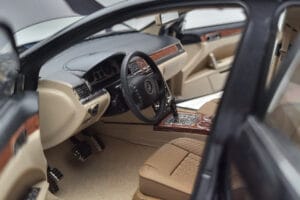 Volkswagen Phaeton V6 Mazeppa Szary Kyosho 1:18 08831MBK Metal — zdjęcie 8 z 9