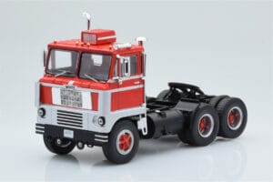 White 7400 Czerwony Srebrny IXO 1:43 TR170 Metal
