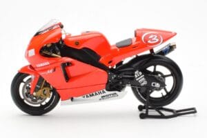 Yamaha YZR-M1 Marlboro Yamaha Team #3 M. Biaggi MotoGP 2002 Minichamps 1:12 122026303 Metal