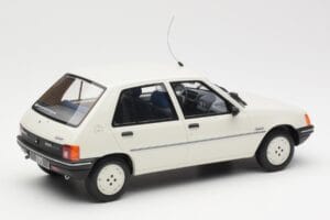 Peugeot 205 Junior Biały Otto 1:18 OT463 Żywica — zdjęcie 2 z 6