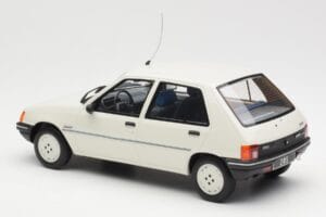 Peugeot 205 Junior Biały Otto 1:18 OT463 Żywica — zdjęcie 5 z 6